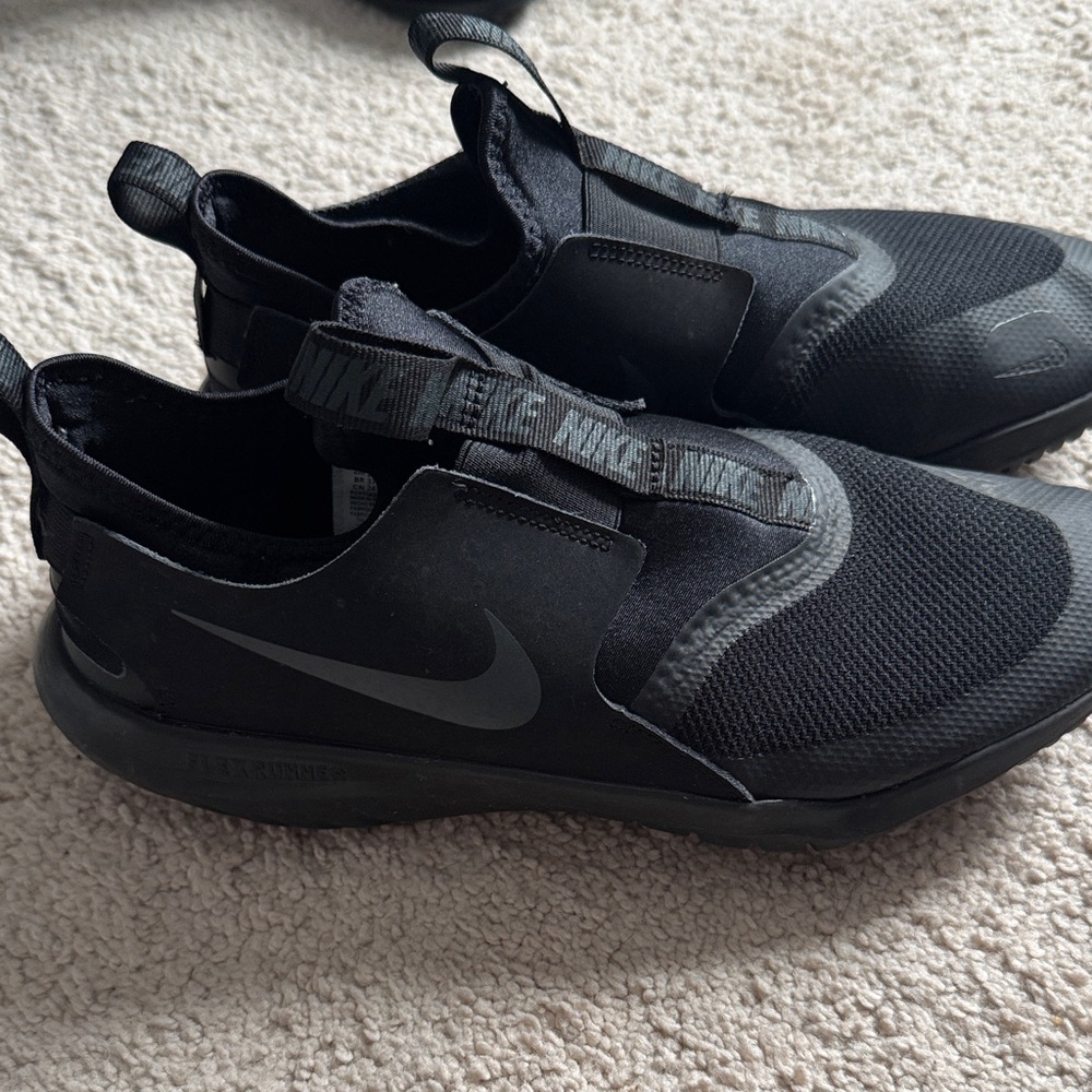 Nike Men's Black Slip-On Sneakers